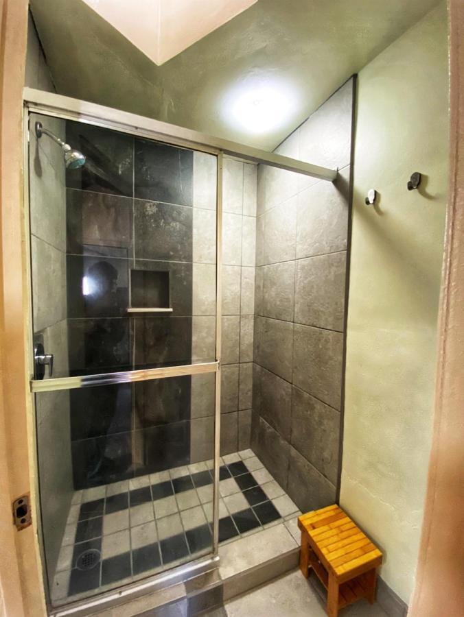 Paris Hostel Тихуана Экстерьер фото