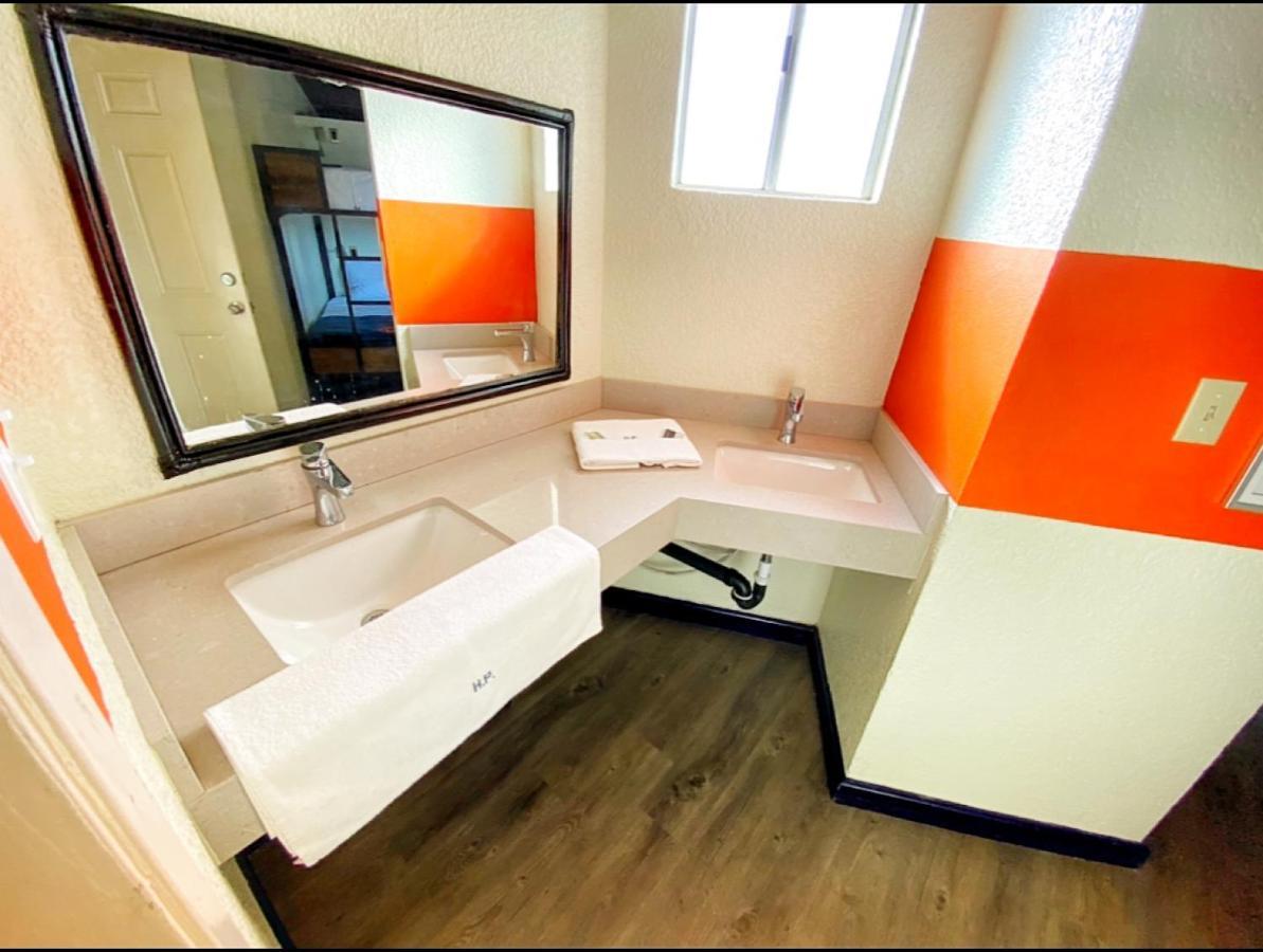 Paris Hostel Тихуана Экстерьер фото